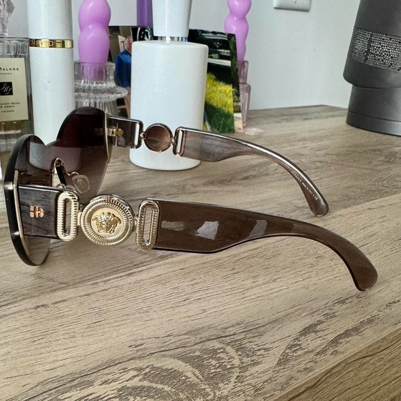 Brown oversized square sunglasses with gradient lenses and thick temple arms